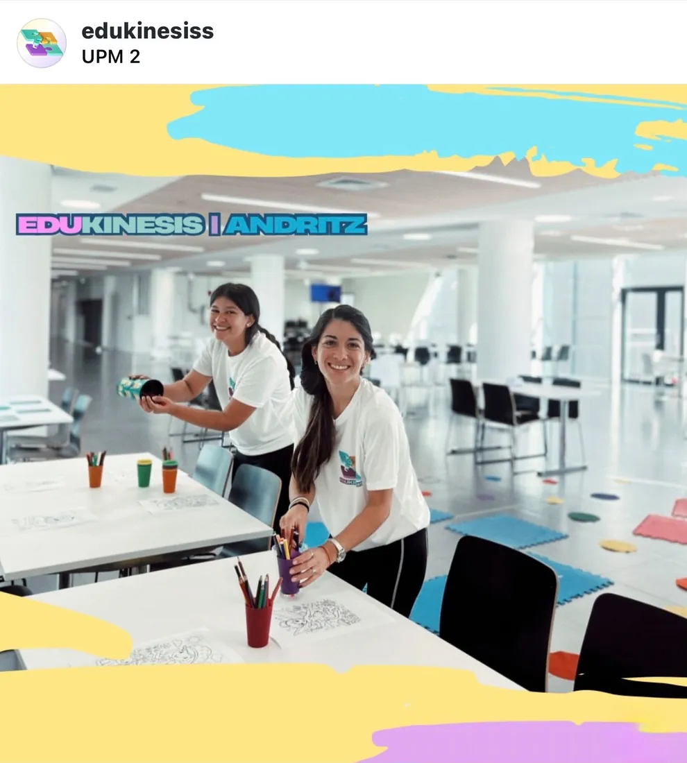 Niños en el taller de experimentos y ciencias de EduKinesis